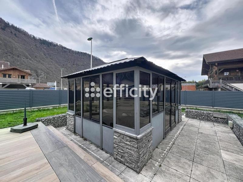 Maison - 180 m² - 5 pièces