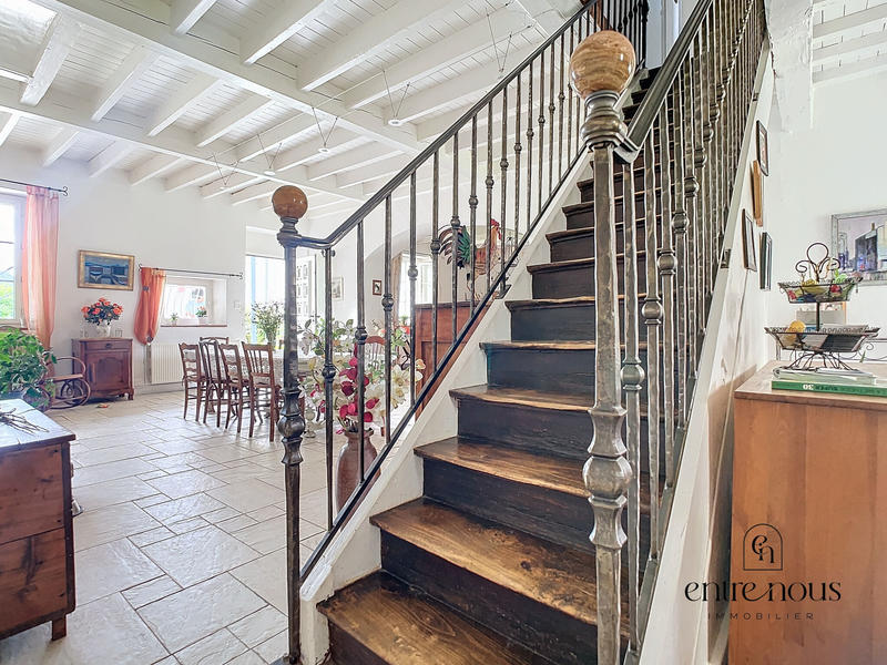 Maison - 254 m² - 9 pièces