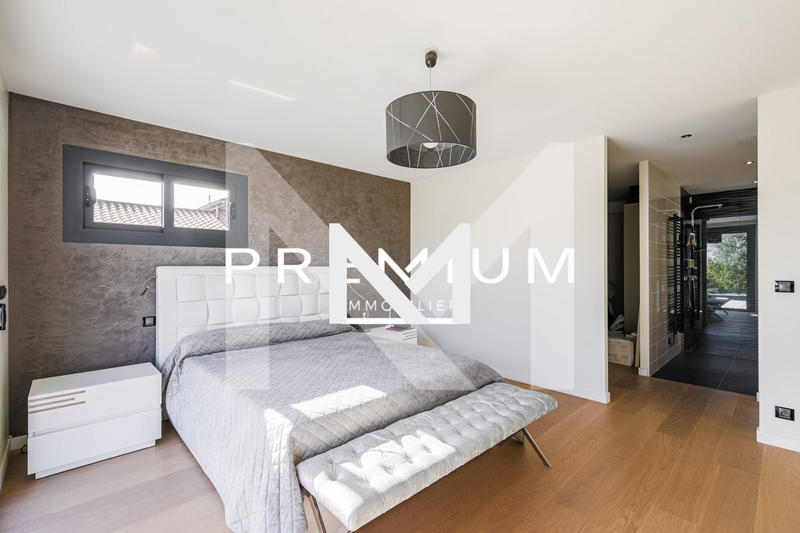 Villa - 252 m² - 6 pièces