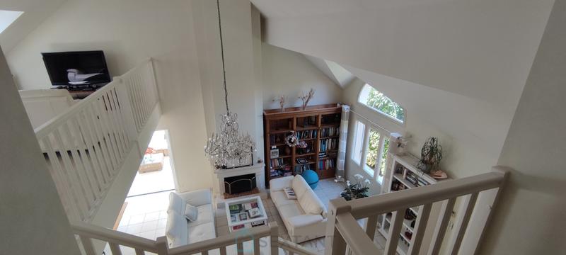 Maison - 220 m² - 8 pièces