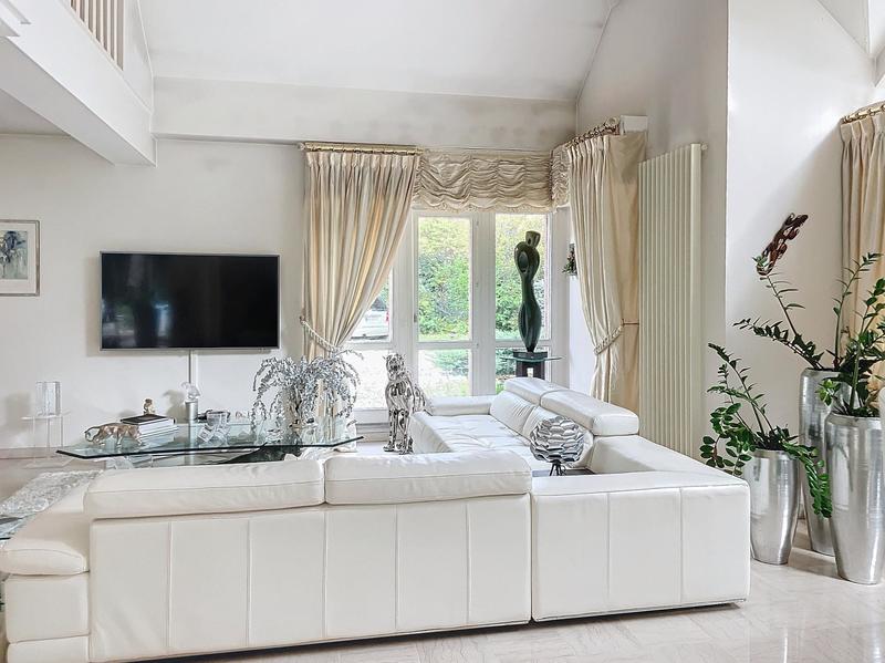 Maison - 242 m² - 7 pièces