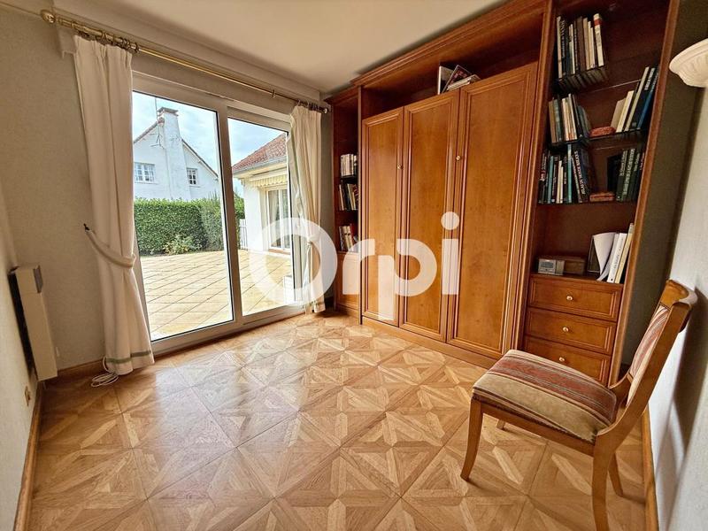 Maison - 230 m² - 8 pièces