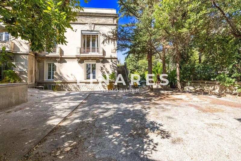 Appartement - 204 m² - 6 pièces