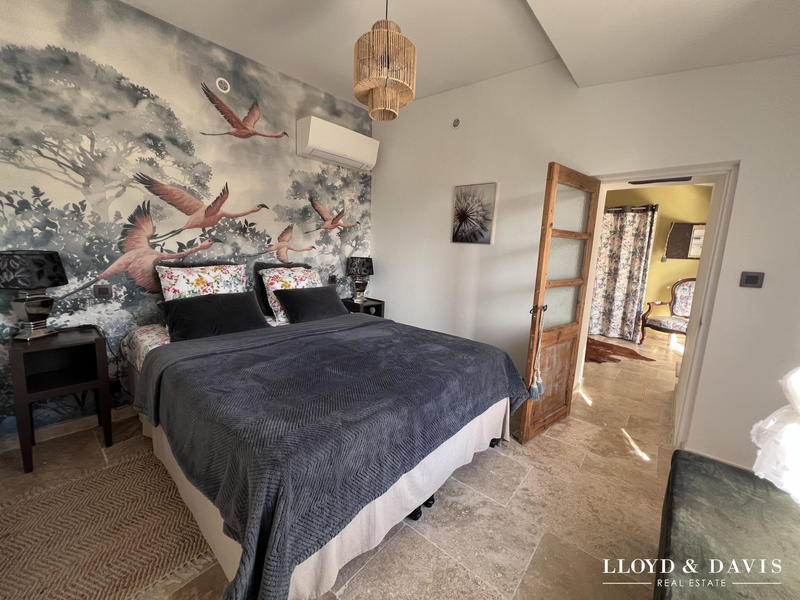 Maison - 275 m² - 9 pièces