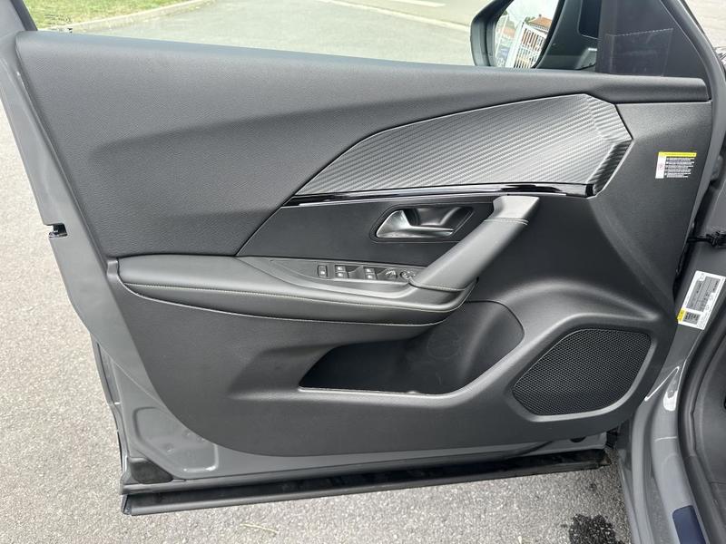 Peugeot 2008 Gt Hybrid 145 e-Dcs6 Drive Assit+