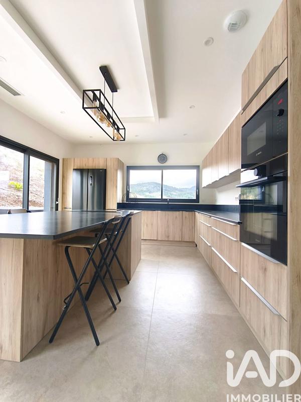 Maison - 217 m² - 5 pièces