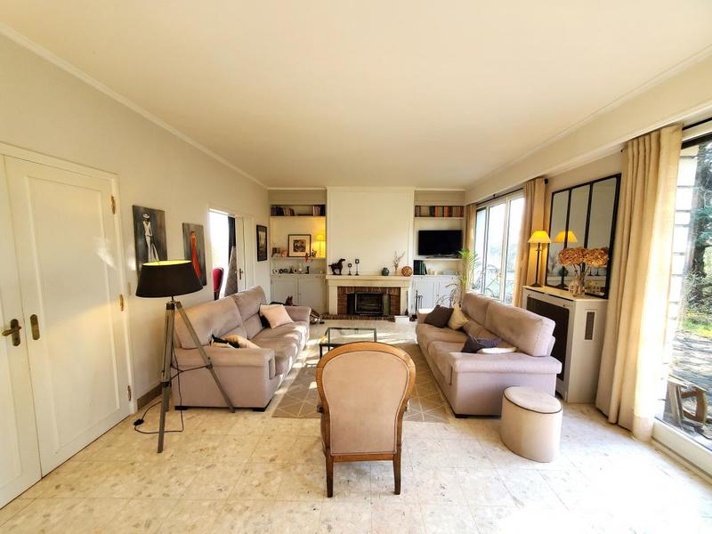 Maison - 285 m² - 8 pièces