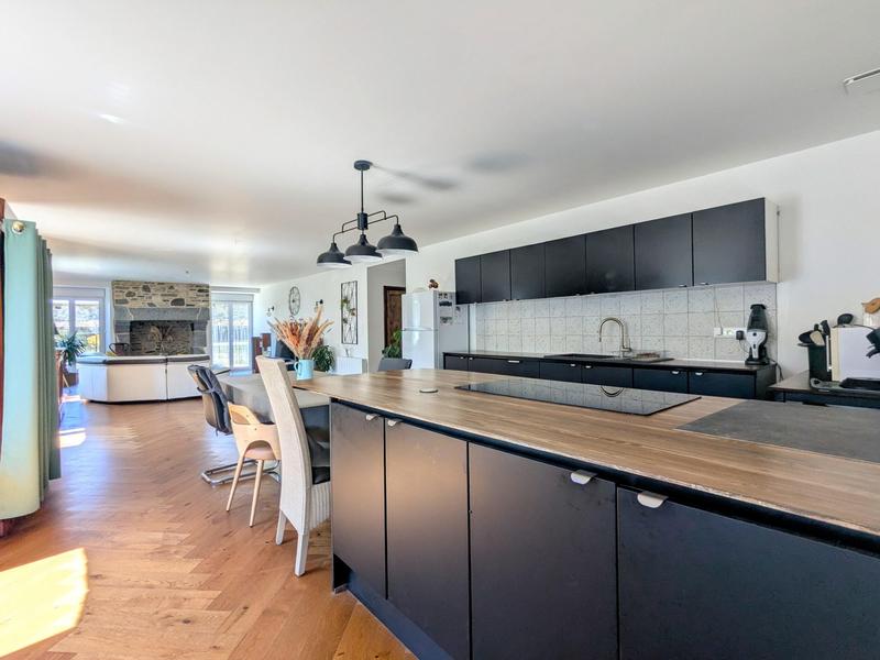 Appartement - 140 m² - 5 pièces