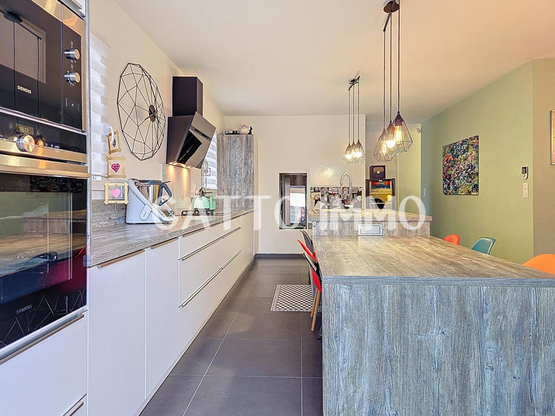 Maison - 102 m² - 4 pièces