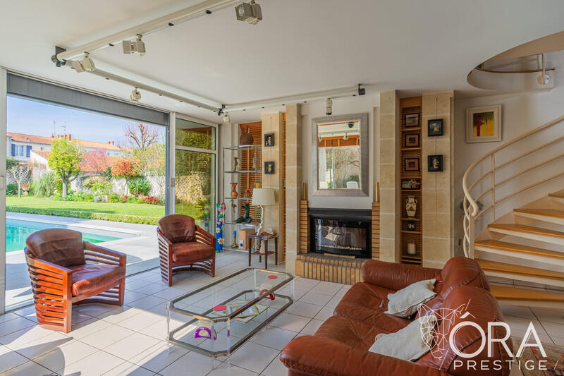 Maison - 240 m² - 7 pièces