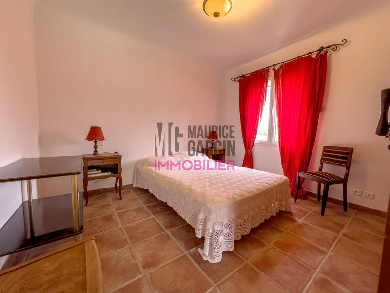 Maison - 250 m² - 9 pièces