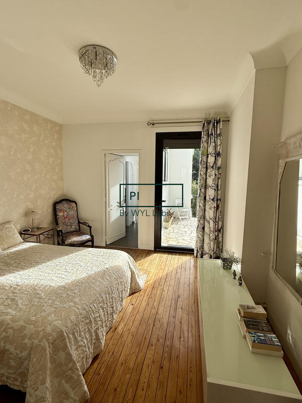 Maison - 346 m² - 8 pièces