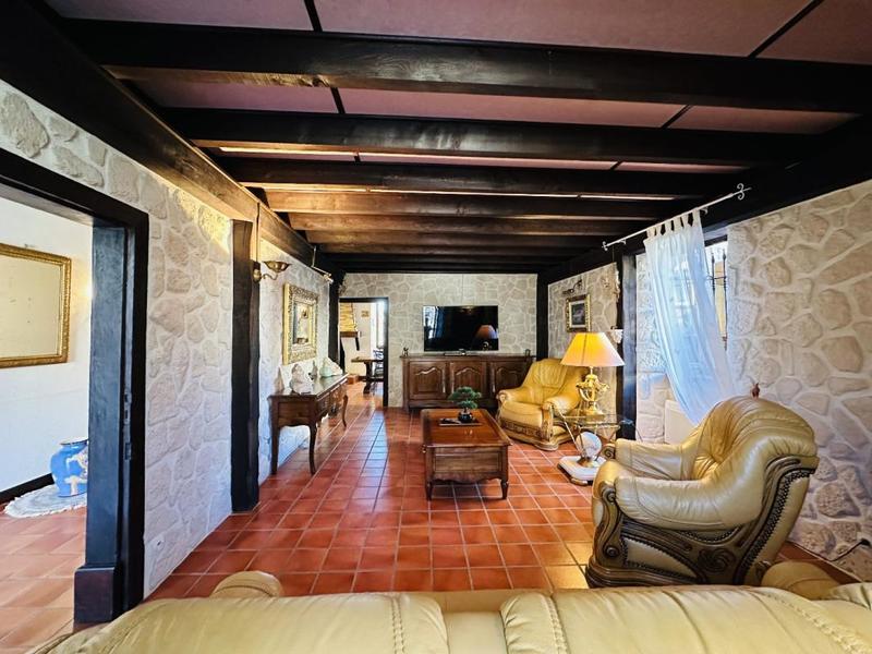 Maison de village - 420 m² - 12 pièces