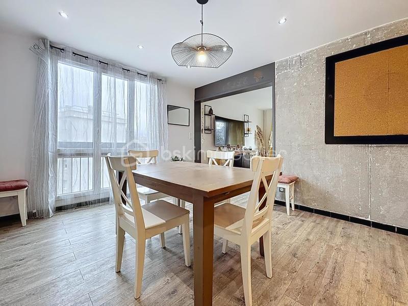 Appartement - 95 m² - 6 pièces