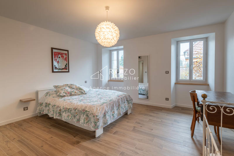 Maison - 326 m² - 11 pièces