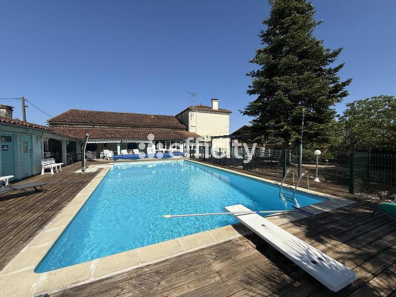 Maison - 325 m² - 13 pièces