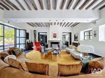 Maison - 1 044 m² - 15 pièces