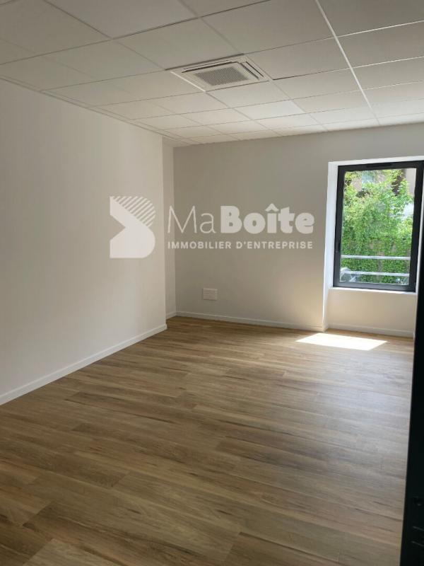 Local d'activités - 860 m² - 10 pièces