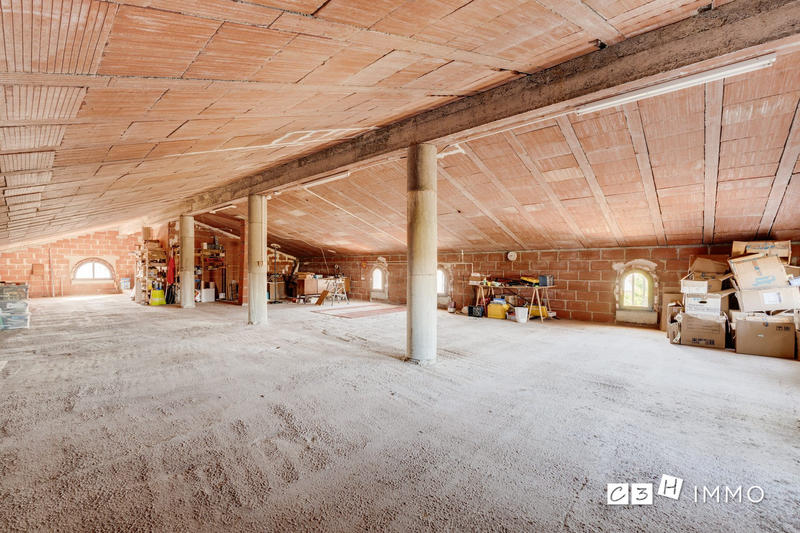 Maison - 218 m² - 7 pièces