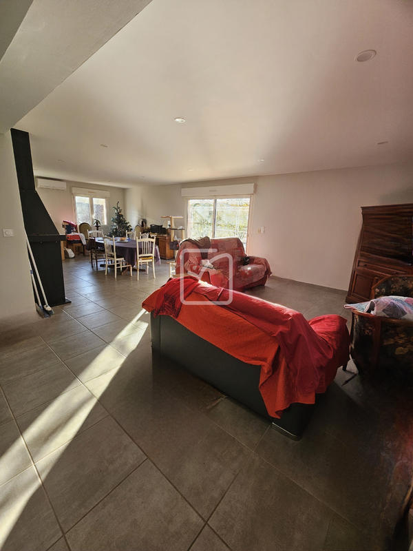 Maison - 256 m² - 12 pièces