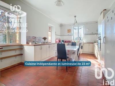 Maison - 244 m² - 9 pièces