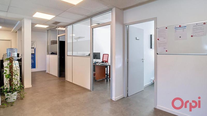 Bureau - 142 m² - 1 pièce