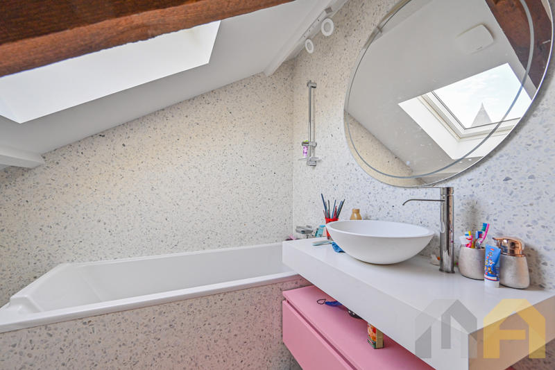 Maison - 280 m² - 8 pièces