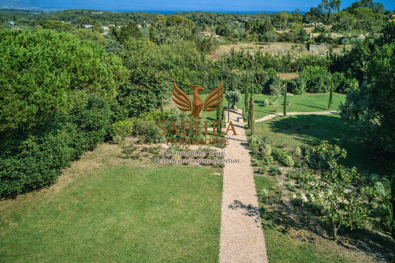 Villa - 400 m² - 8 pièces