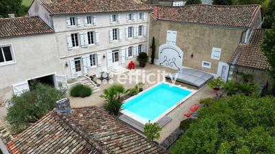 Maison - 267 m² - 7 pièces