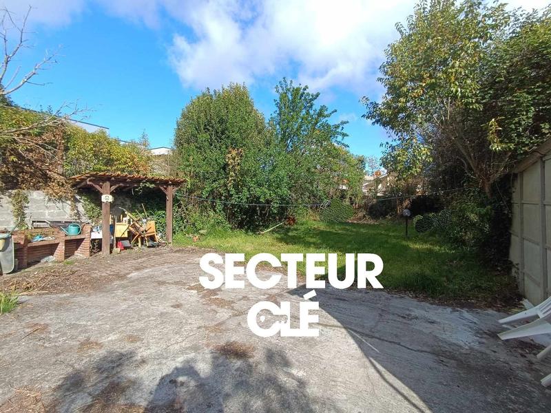 Maison - 242 m² - 7 pièces