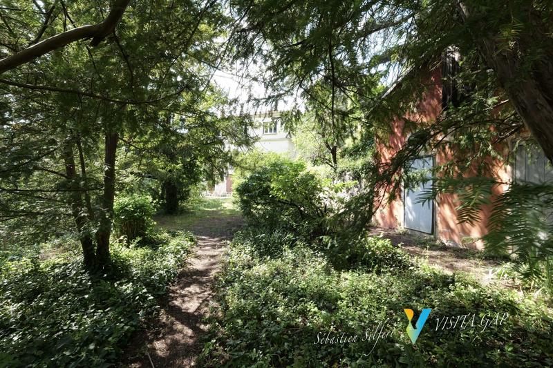 Maison - 427 m² - 17 pièces