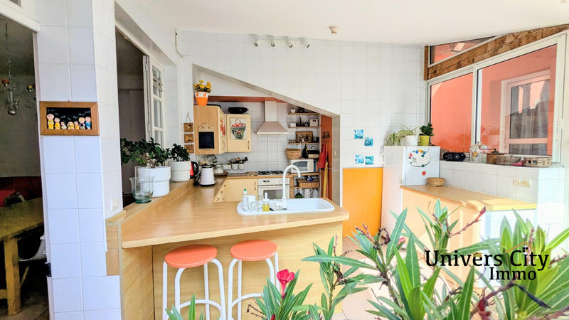 Maison - 235 m² - 9 pièces