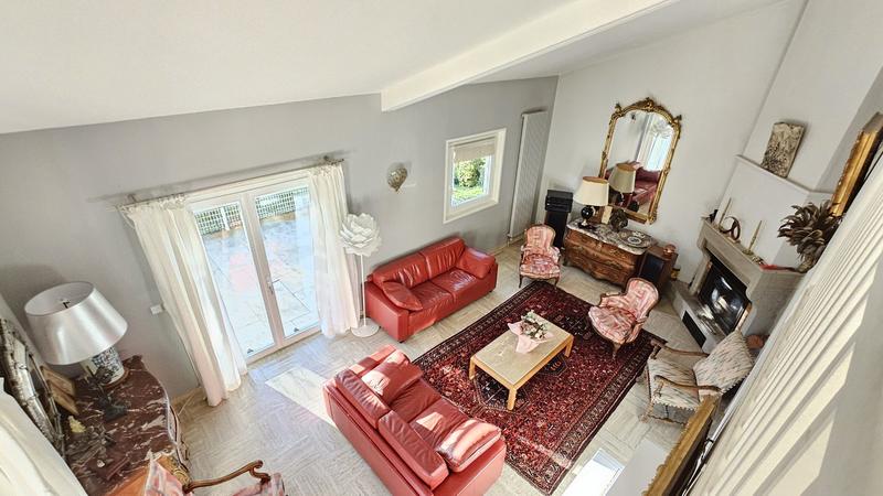 Maison traditionnelle - 196 m² - 9 pièces