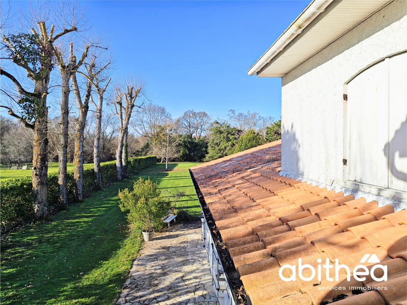 Maison - 250 m² - 11 pièces