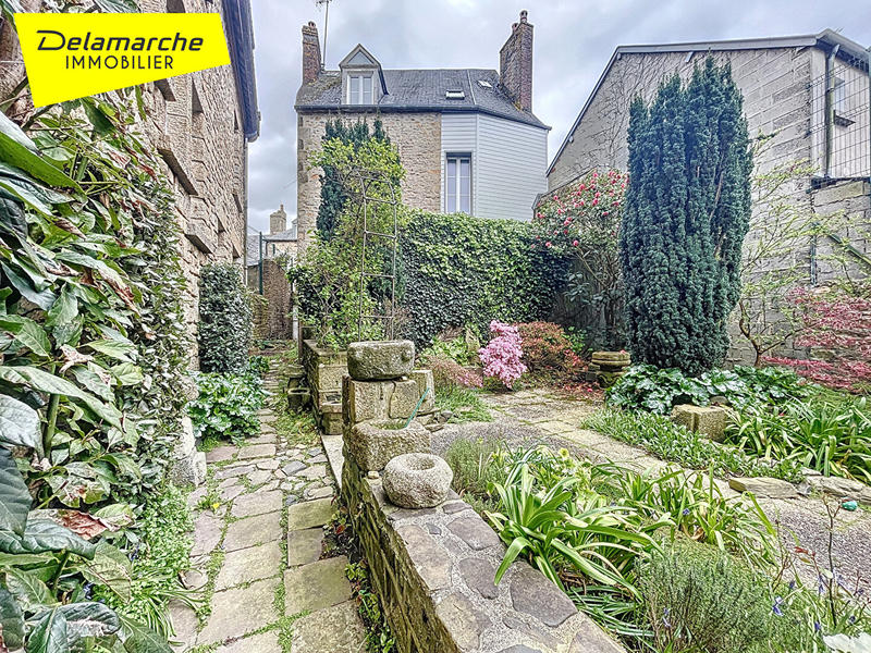 Maison - 247 m² - 8 pièces