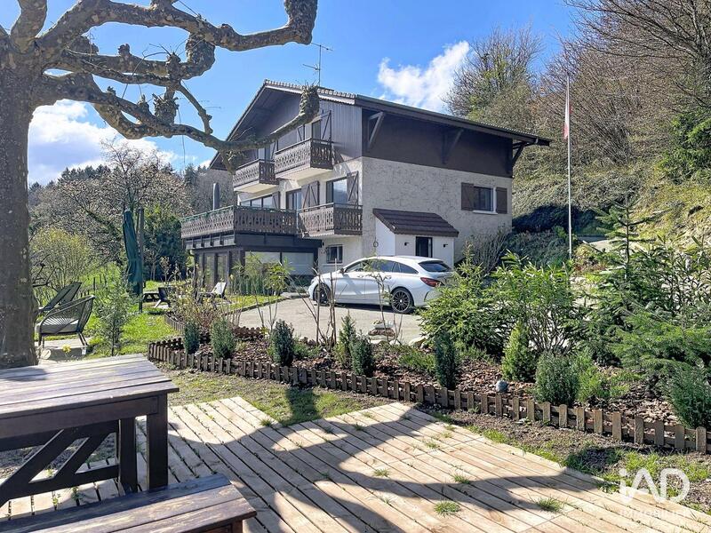 Maison - 238 m² - 7 pièces