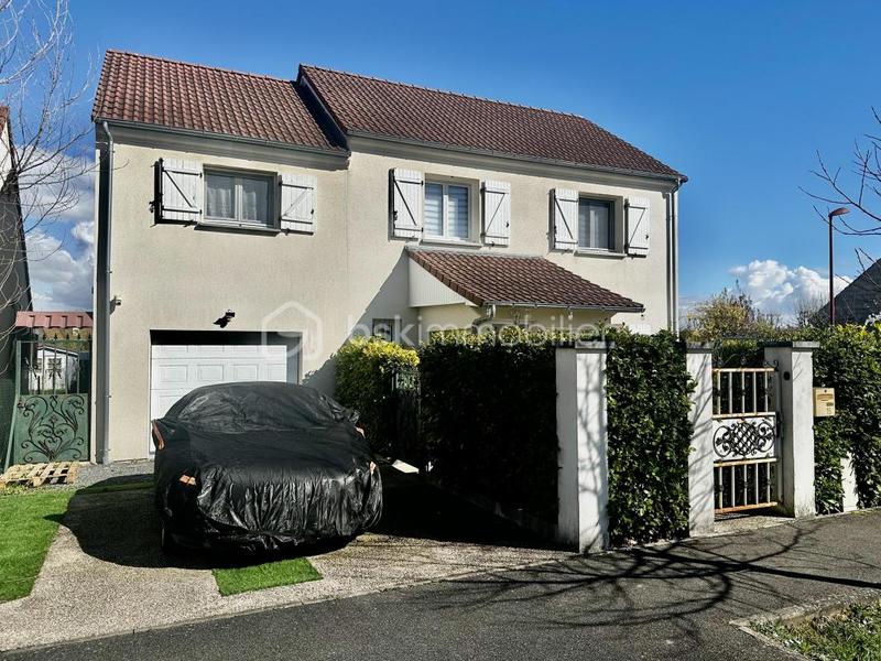 Maison traditionnelle - 120 m² - 6 pièces