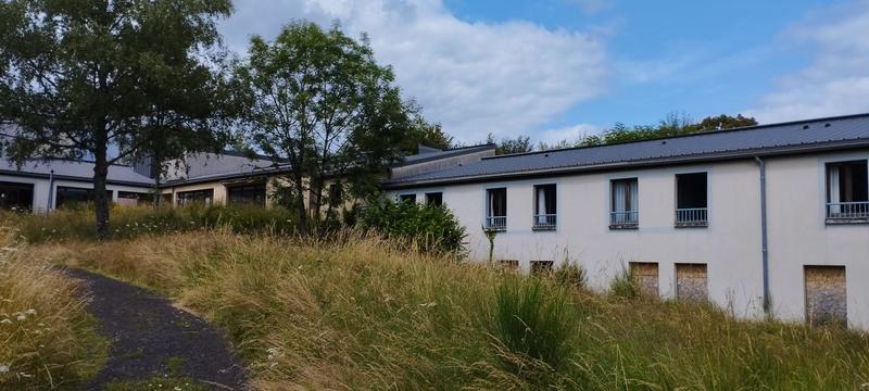 Maison - 1 500 m² - 40 pièces