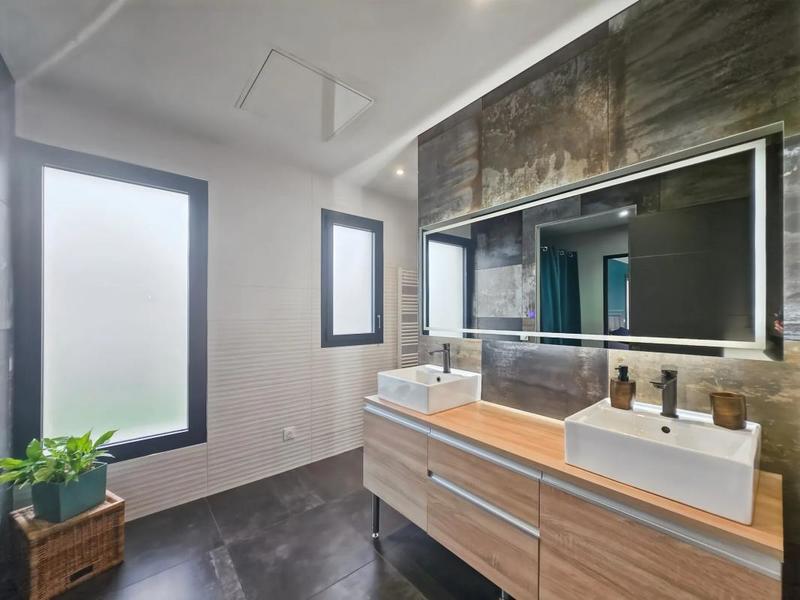 Maison - 200 m² - 6 pièces