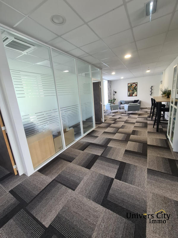 Bureau - 129 m² - 1 pièce