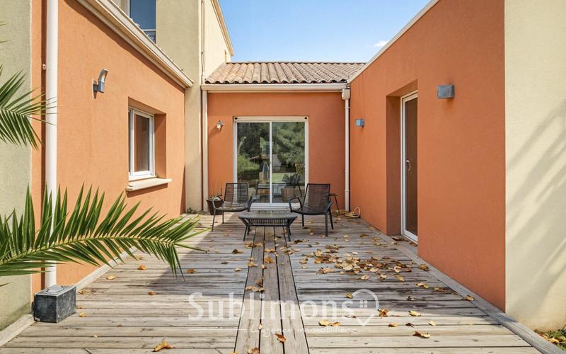 Maison traditionnelle - 246 m² - 8 pièces