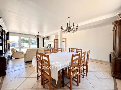 Maison - 216 m² - 9 pièces
