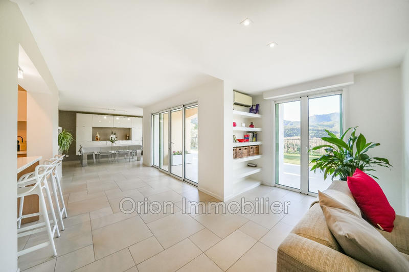 Maison - 249 m² - 7 pièces