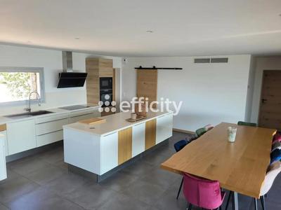 Maison - 330 m² - 13 pièces