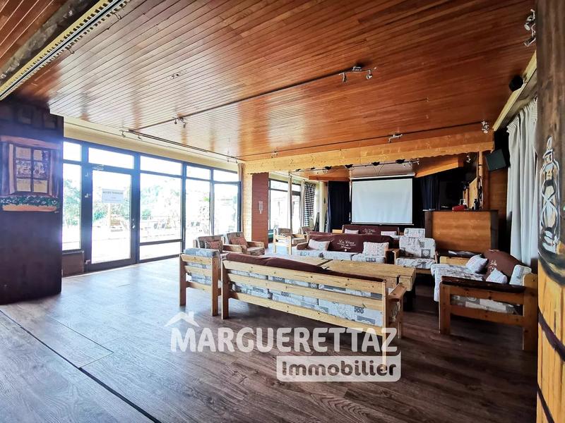 Propriété - 3 500 m² - 70 pièces