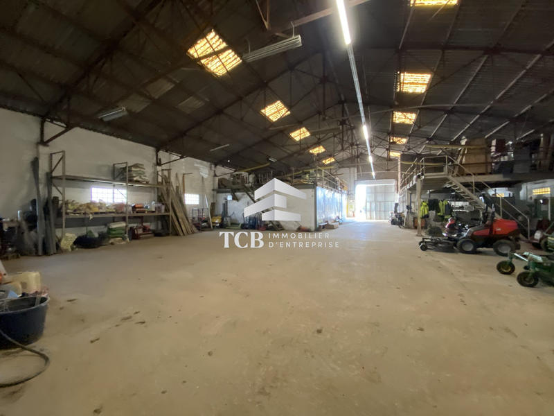 Local d'activités - 715 m²