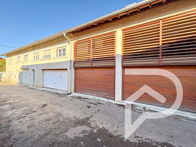 Maison - 270 m² - 11 pièces