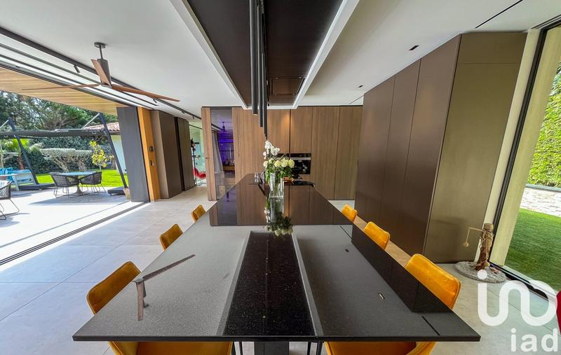 Maison - 300 m² - 5 pièces