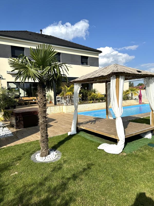 Maison - 220 m² - 9 pièces