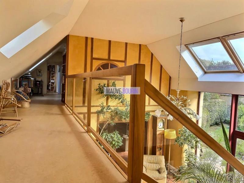 Maison - 240 m² - 9 pièces